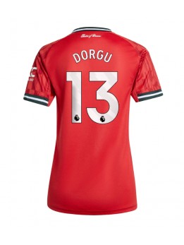 Manchester United Patrick Dorgu #13 Zenski Domaci Dres 2025-26 Kratak Rukavima Manchester United Patrick Dorgu #13 Zenski Domaci Dres 2025-26 Kratak Rukavima